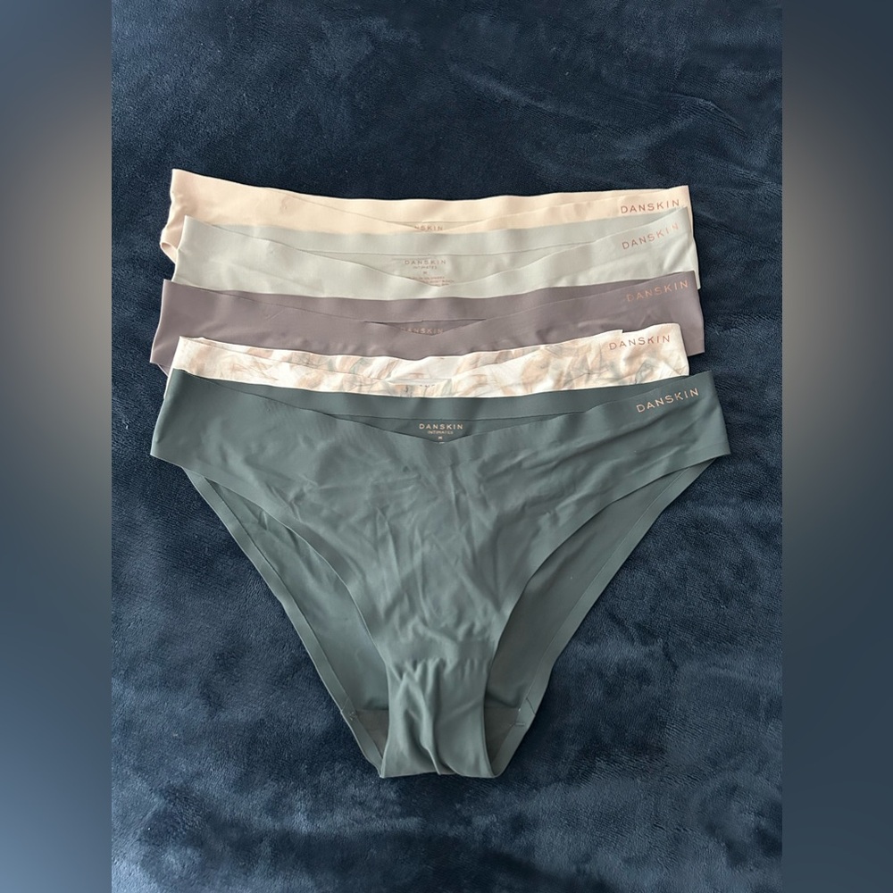 NWOT Danskin Underwear, Size Medium Set of 5